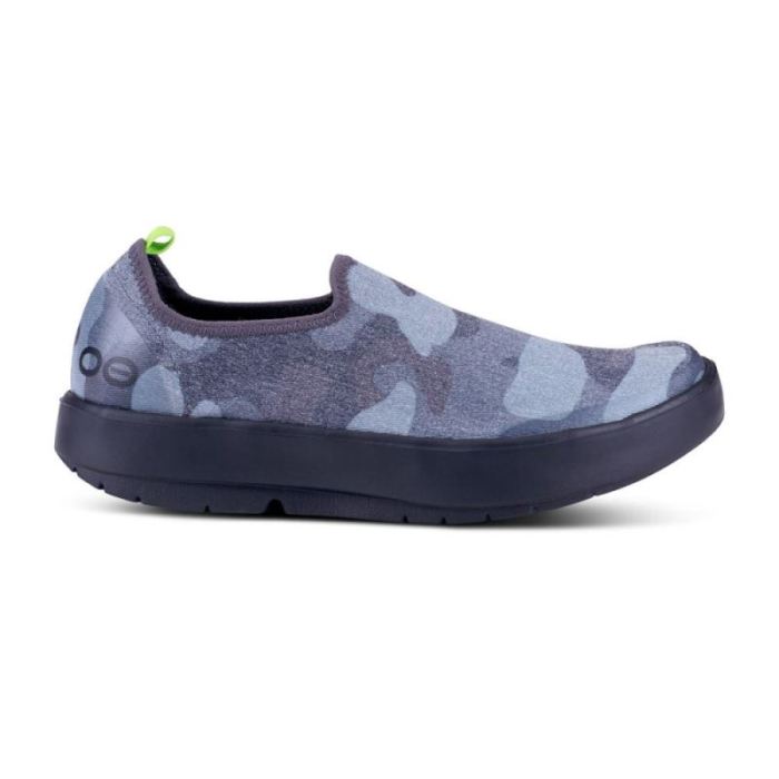 Oofos Canada Women's OOmg eeZee Low Shoe - Black Camo