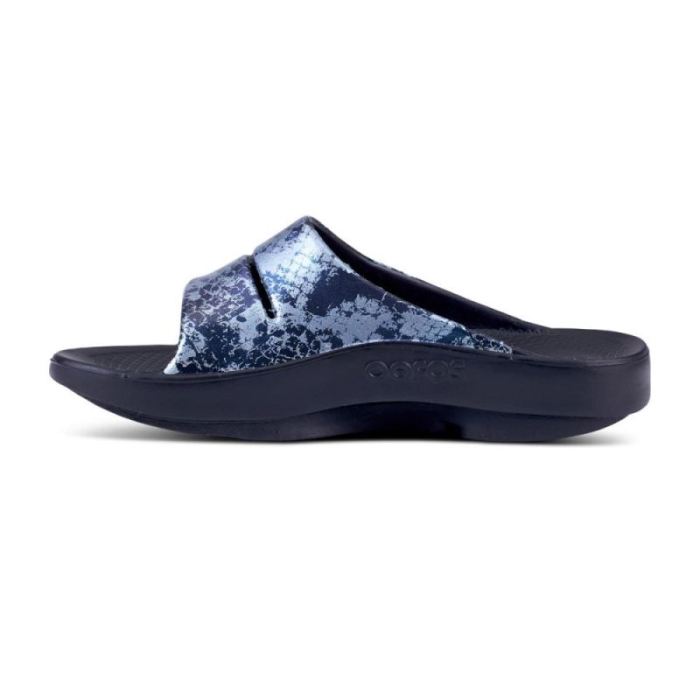 Oofos Canada Women's OOahh Luxe Slide Sandal - Metallic Blue Snake