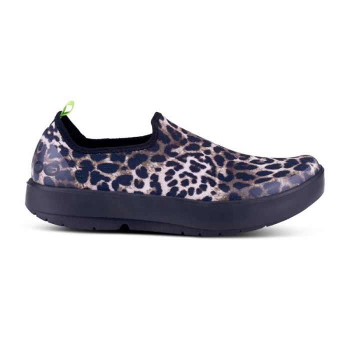 Oofos Canada Women's OOmg eeZee Low Shoe - Cheetah