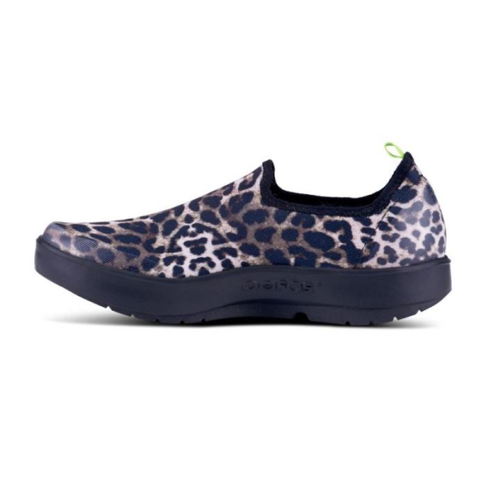 Oofos Canada Women's OOmg eeZee Low Shoe - Cheetah