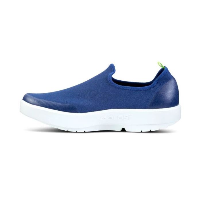 OOFOS CANADA WOMEN'S OOMG EEZEE LOW SHOE - NAVY