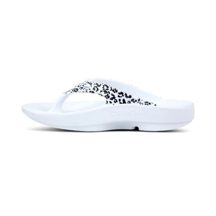 OOFOS CANADA WOMEN'S OOLALA LIMITED SANDAL - SNOW LEOPARD