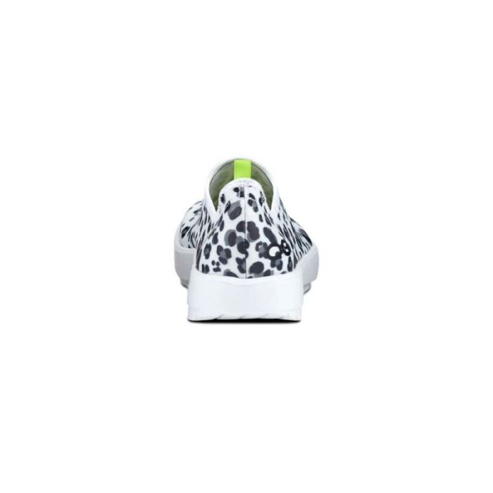 OOFOS CANADA WOMEN'S OOMG EEZEE LOW SHOE - SNOW LEOPARD