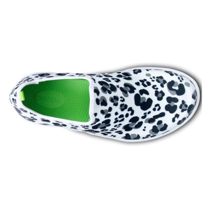 OOFOS CANADA WOMEN'S OOMG EEZEE LOW SHOE - SNOW LEOPARD