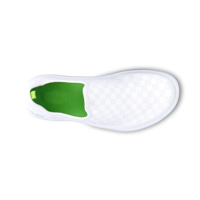 OOFOS CANADA WOMEN'S OOMG EEZEE LOW SHOE - WHITE CHECKER